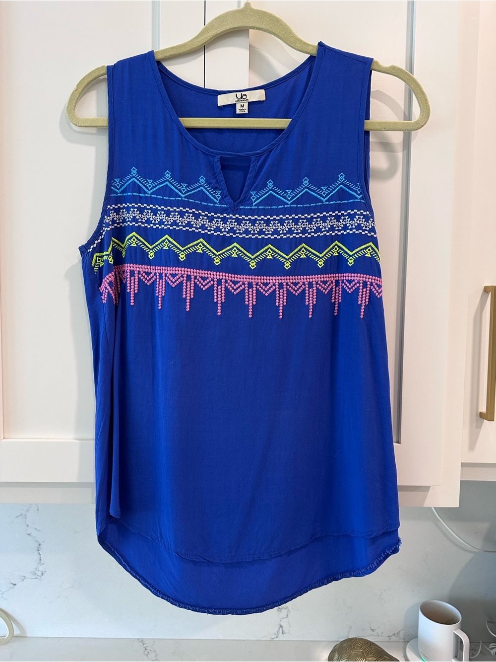 Women tank with embroidery detail